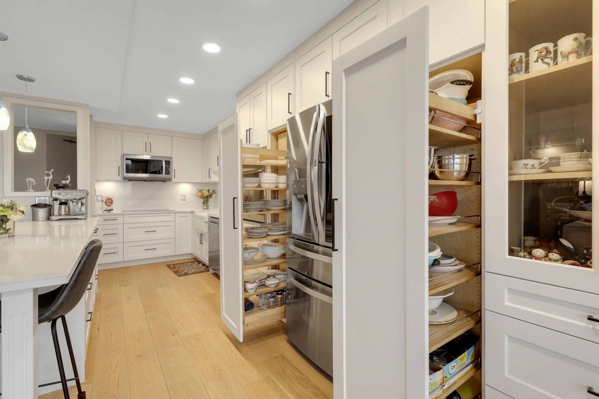 Laundry Room Photo of 204 15165 Marine Drive, White Rock, BC