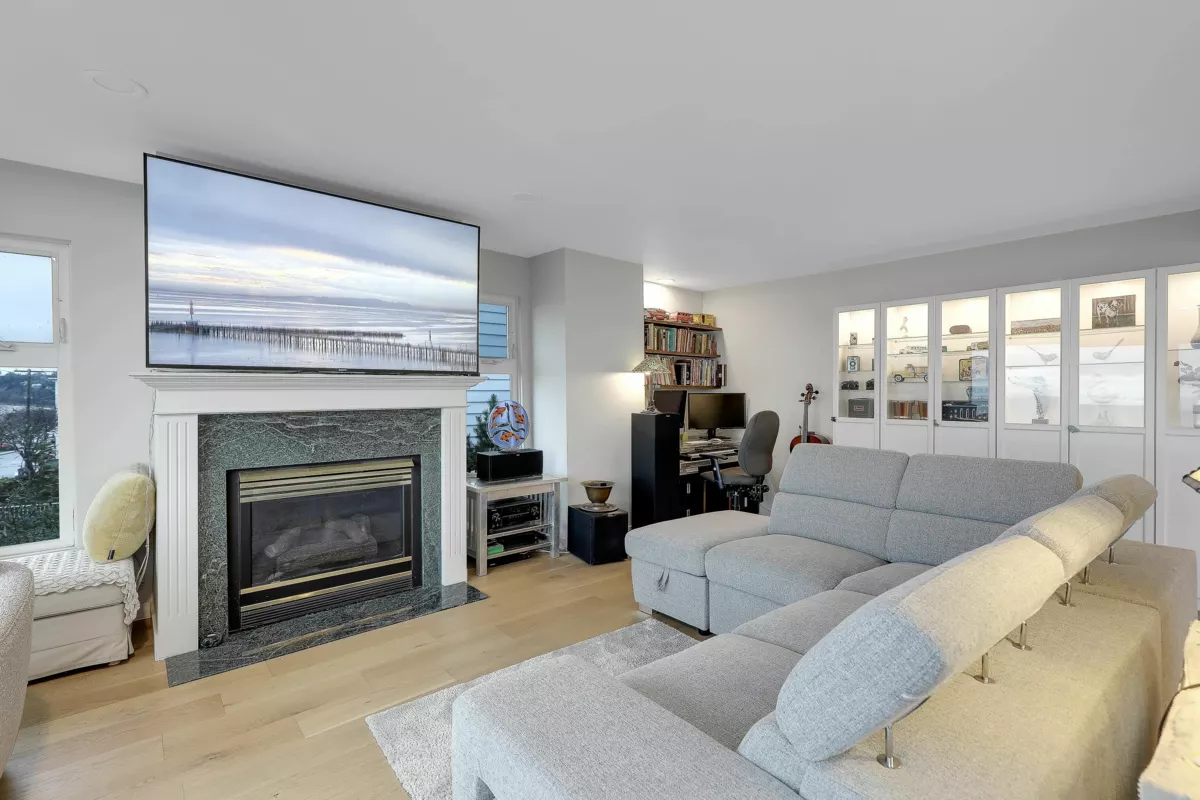 Living Room Photo of 204 15165 Marine Drive, White Rock, BC