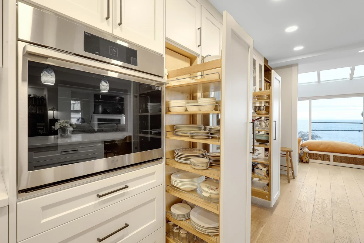 Mudroom Photo of 204 15165 Marine Drive, White Rock, BC
