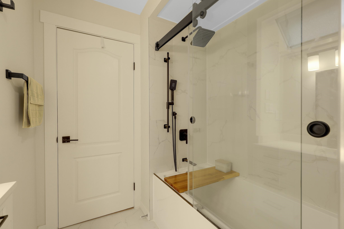 Outdoor Deck Photo of 204 15165 Marine Drive, White Rock, BC