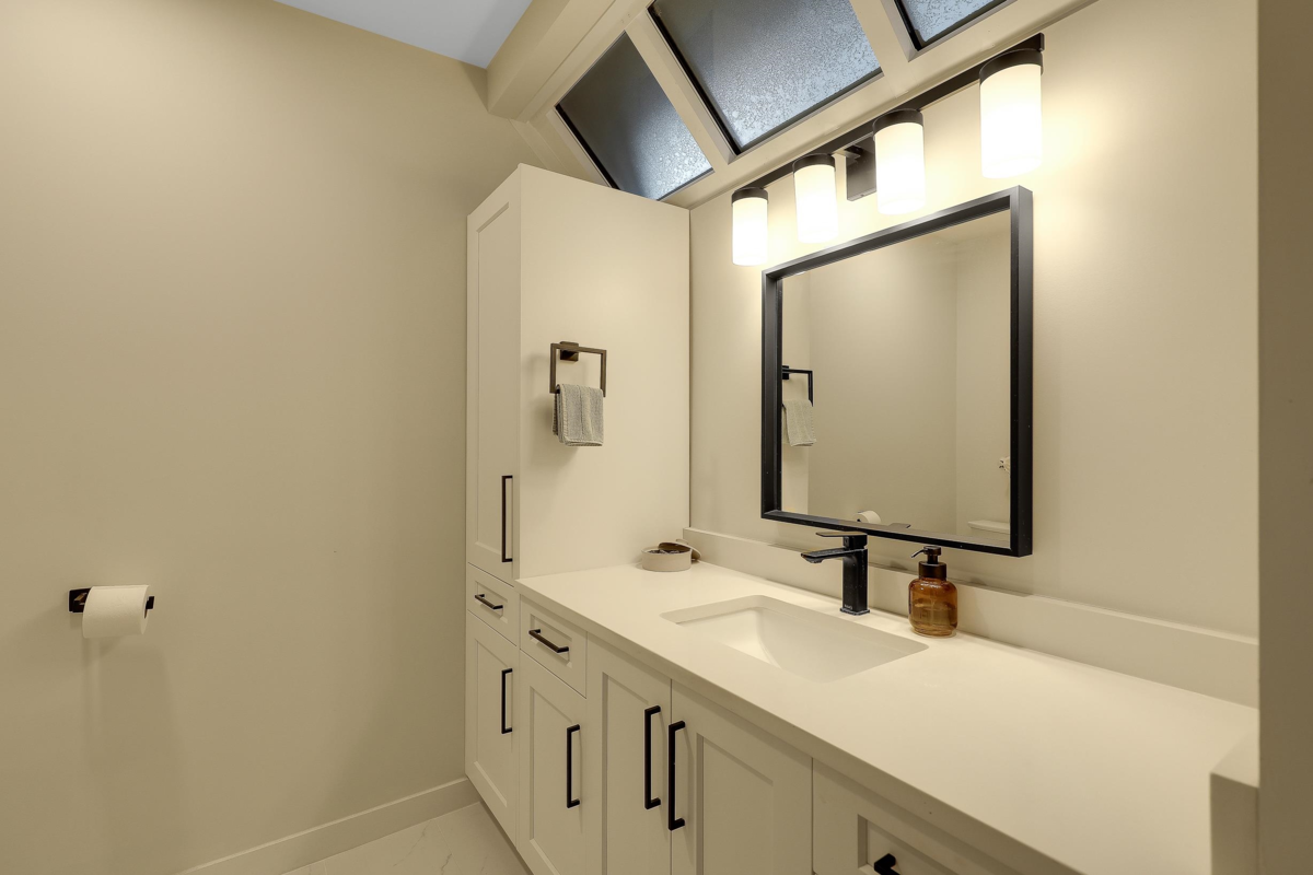 Outdoor Patio Photo of 204 15165 Marine Drive, White Rock, BC