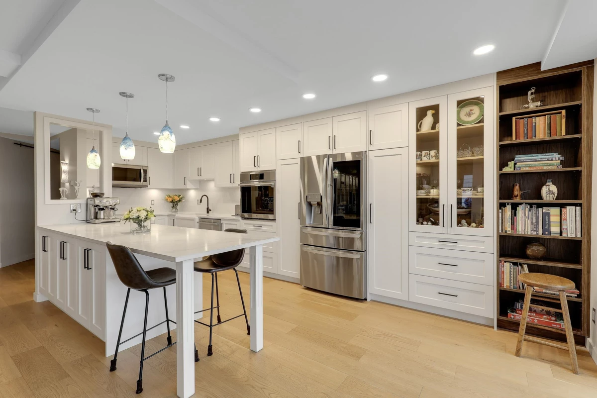 Primary Bathroom Photo of 204 15165 Marine Drive, White Rock, BC