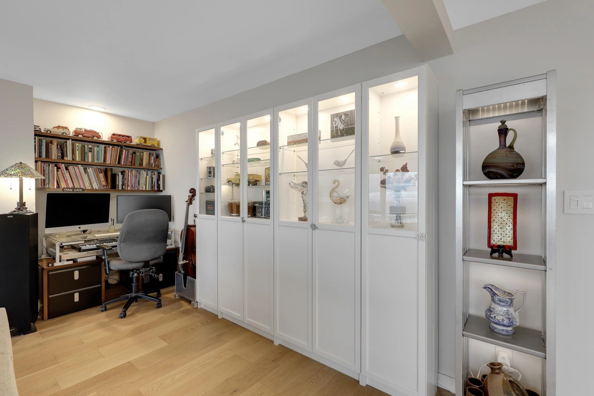 Primary Bedroom Photo of 204 15165 Marine Drive, White Rock, BC