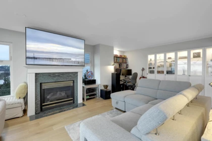 204 15165 Marine Drive, White Rock, BC