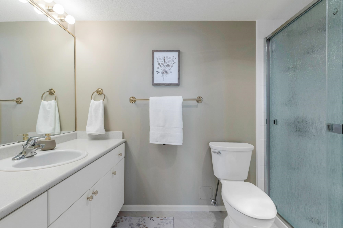 Hot Tub / Spa Photo of 1904 719 Princess Street, New Westminster, BC