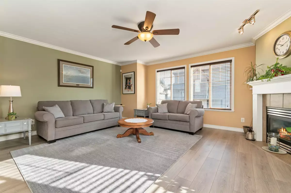 Kitchen Island Photo of 1 46321 Cessna Drive, Chilliwack, BC