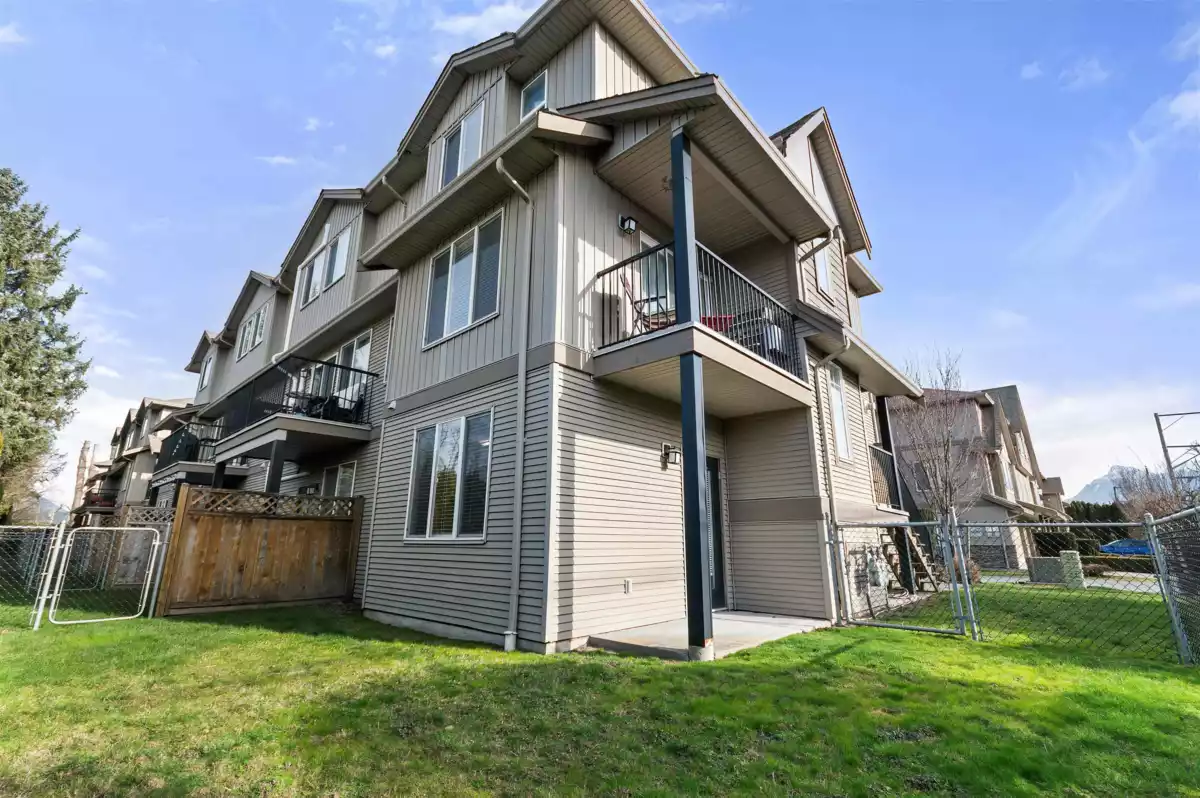 Living Room Photo of 1 46321 Cessna Drive, Chilliwack, BC