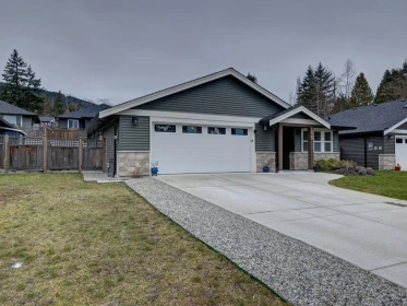 1028 Celia Crescent, Gibsons, BC, Gibsons — Single Family Residence for sale