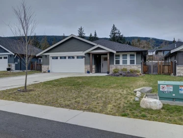 1028 Celia Crescent, Gibsons, BC, Gibsons — Single Family Residence for sale