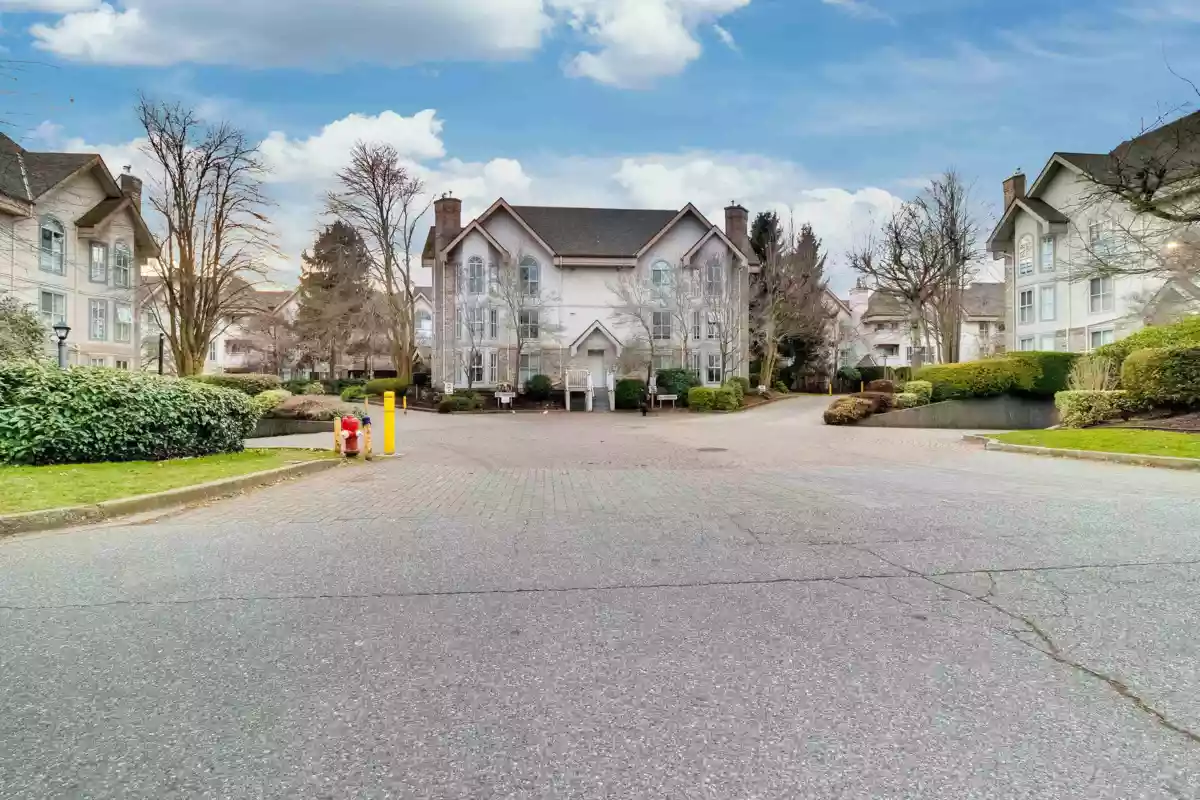 Entry Foyer Photo of 314 7151 121 Street, Surrey, BC