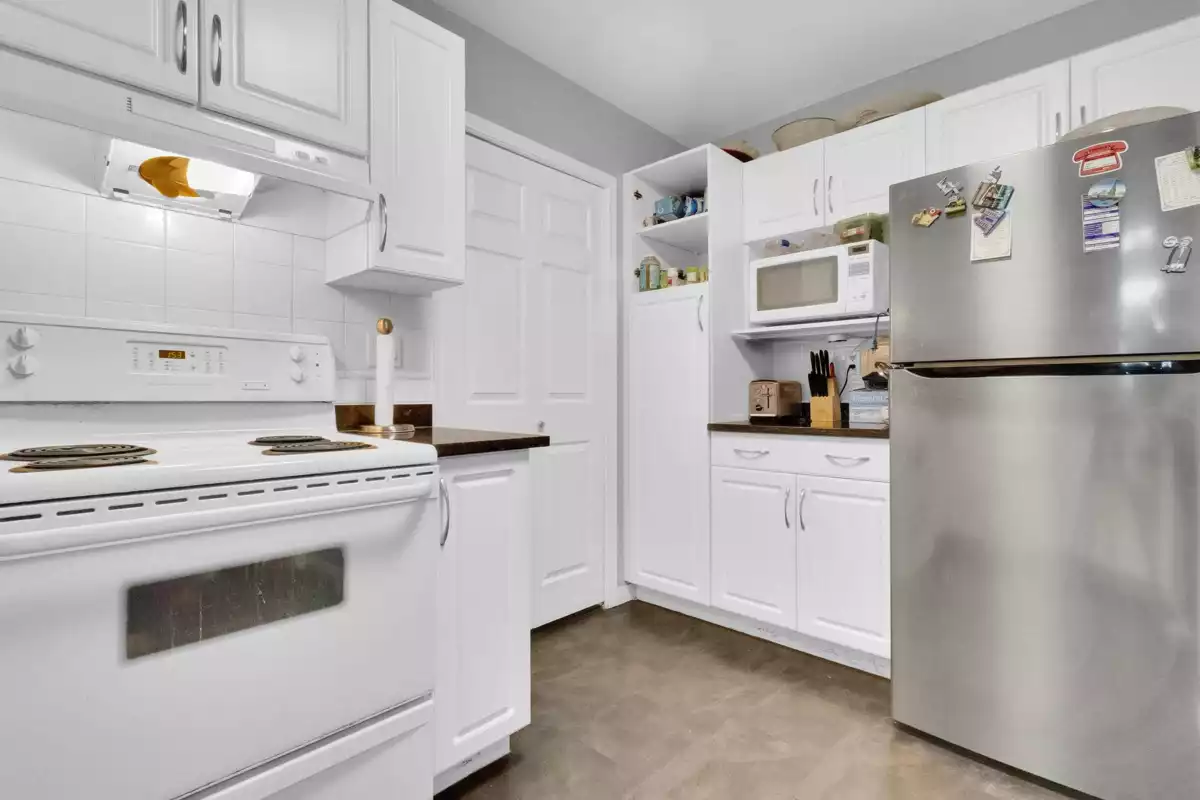 Walk-In Closet Photo of 314 7151 121 Street, Surrey, BC