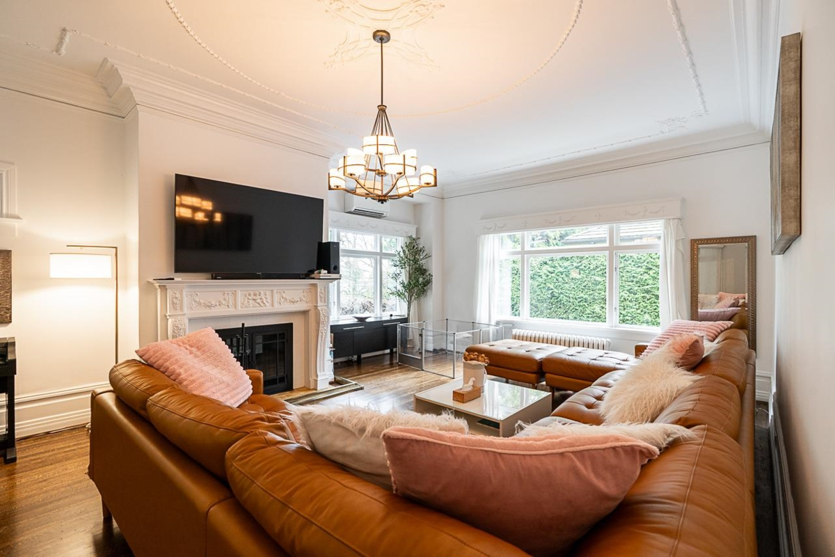 Living Room Photo of 1 1055 Wolfe Avenue, Vancouver, BC