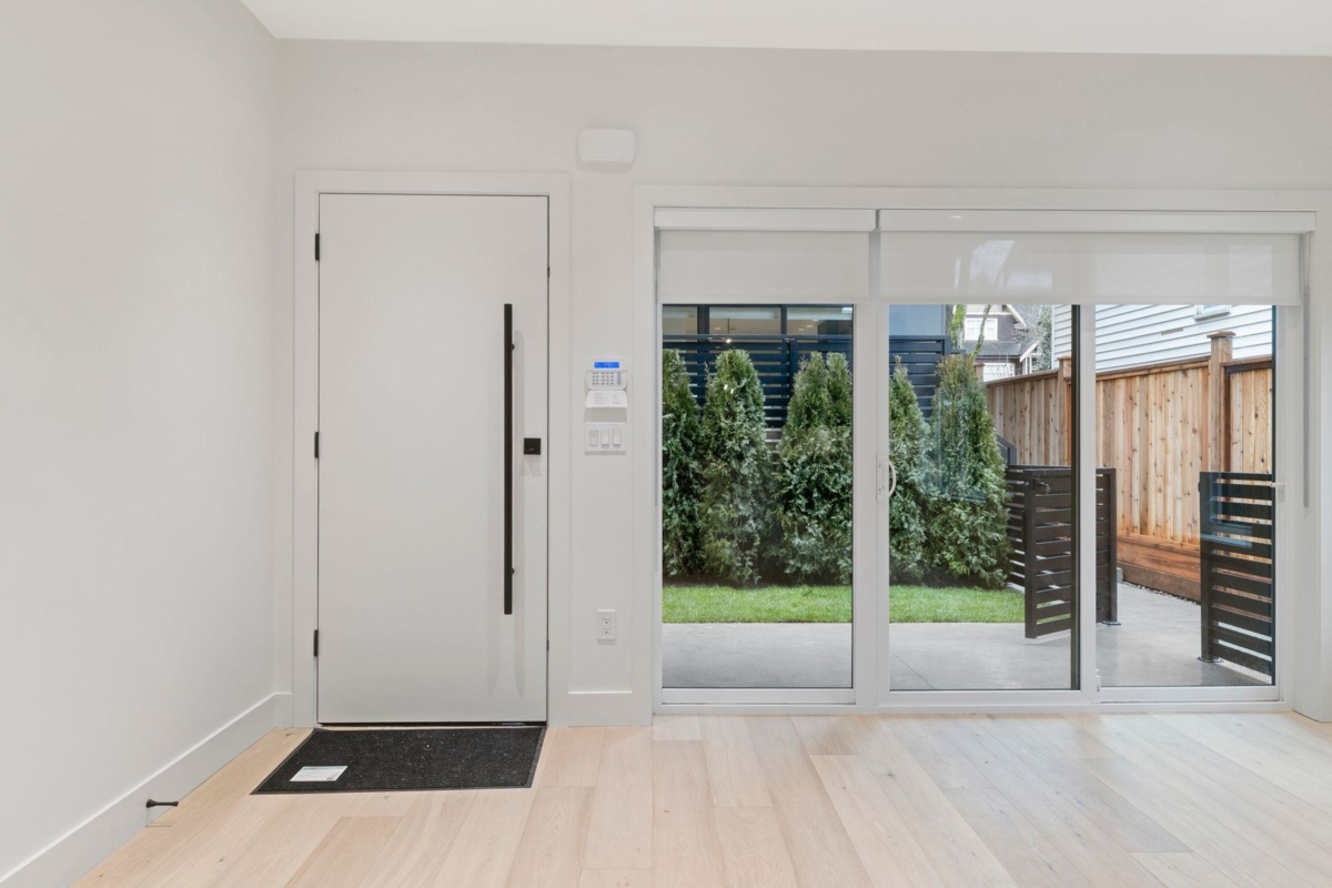 Family Room Photo of 1 2539 Grant Street, Vancouver, BC