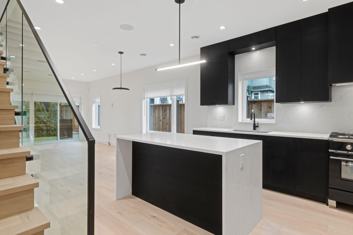 Kitchen Island Photo of 1 2539 Grant Street, Vancouver, BC
