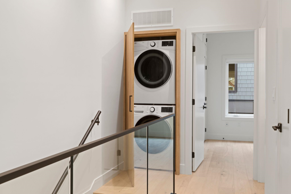 Loft / Bonus Room Photo of 1 2539 Grant Street, Vancouver, BC