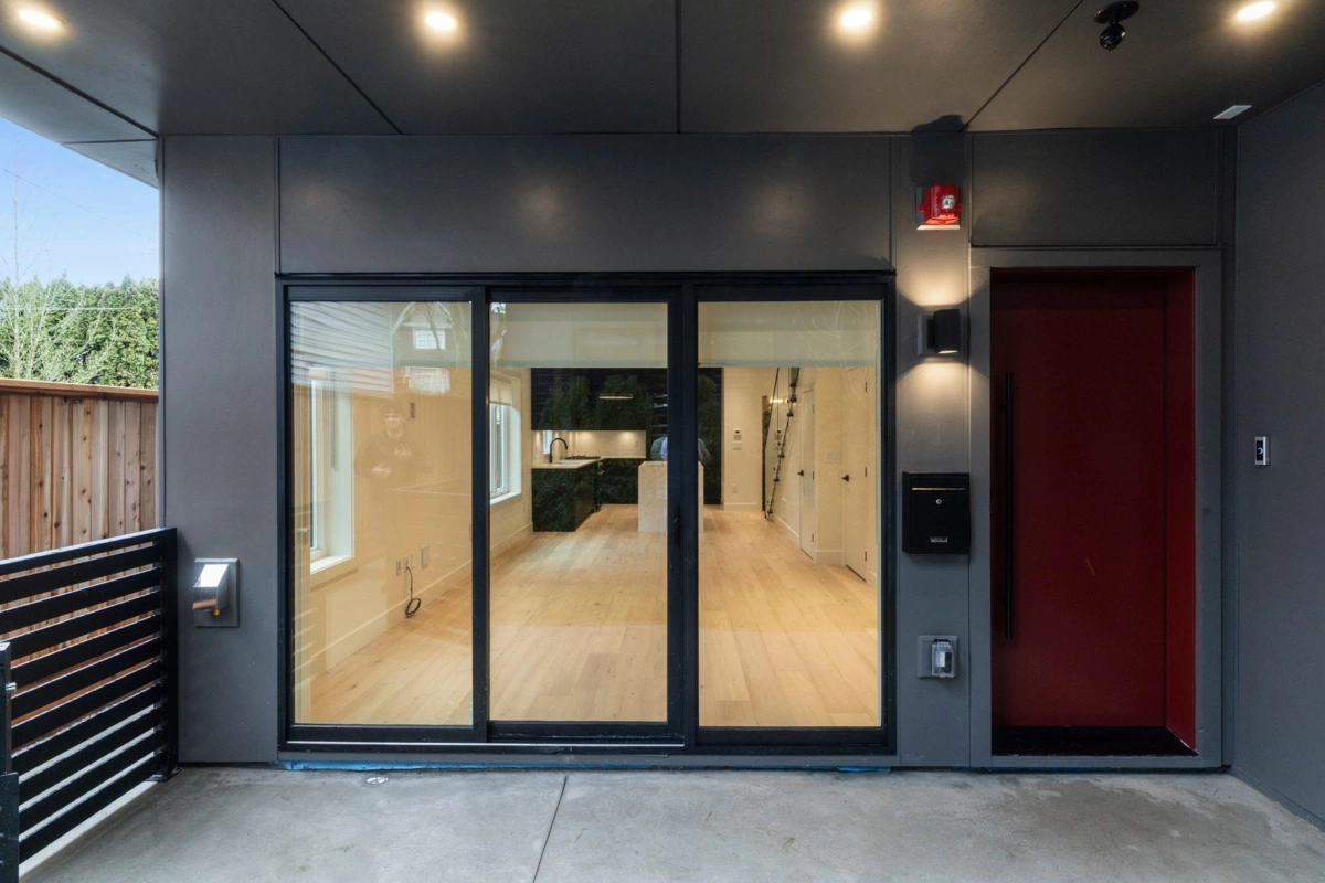 Outdoor Deck Photo of 1 2539 Grant Street, Vancouver, BC
