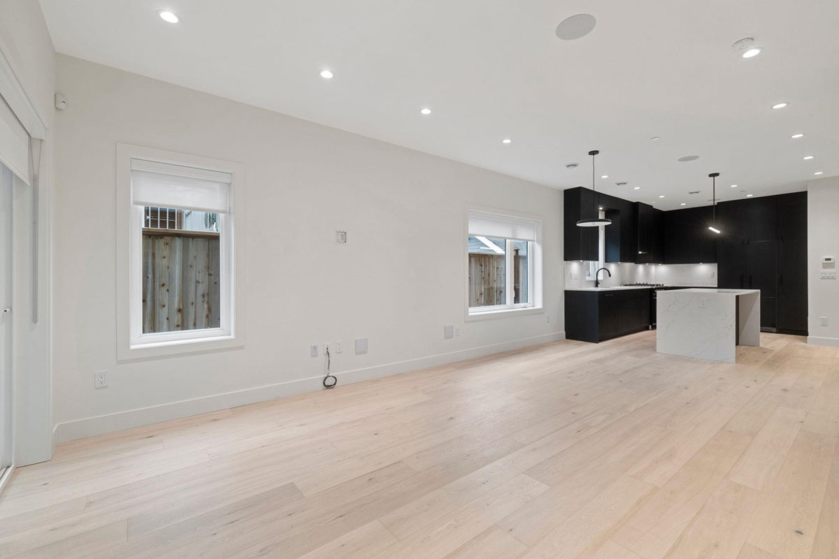 Powder Room Photo of 1 2539 Grant Street, Vancouver, BC