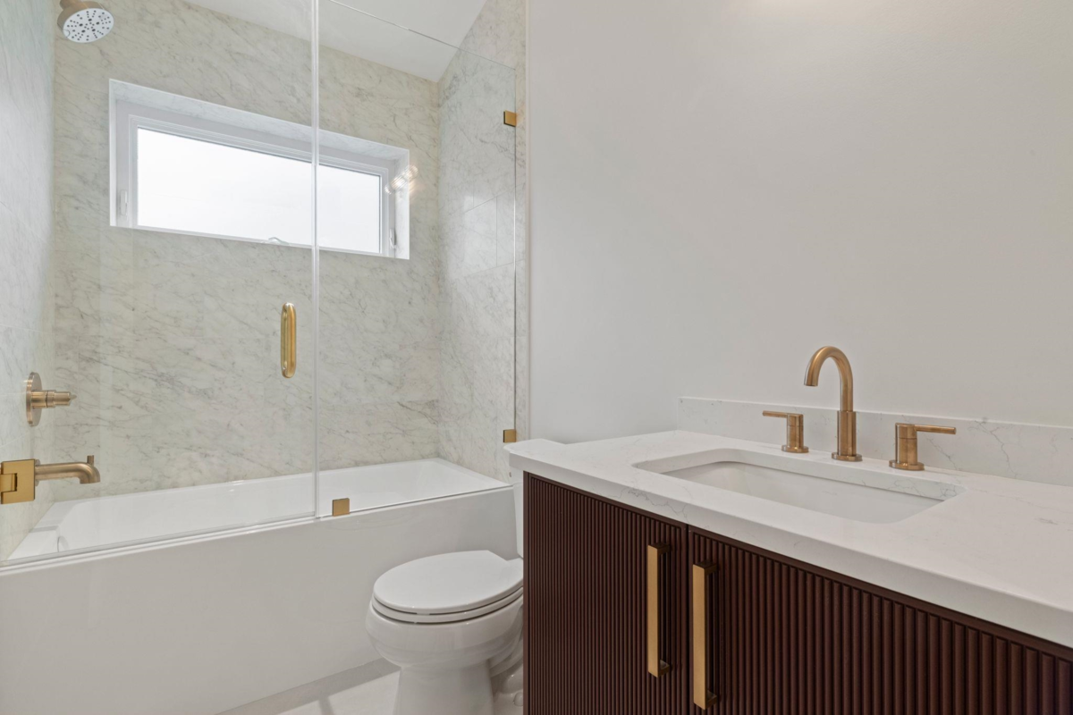 Staircase Photo of 1 2539 Grant Street, Vancouver, BC