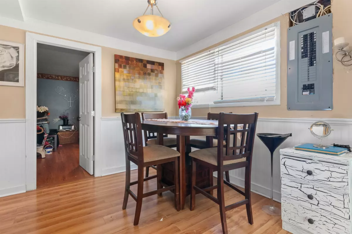 Bedroom 2 Photo of 586 6th Avenue, Hope, BC