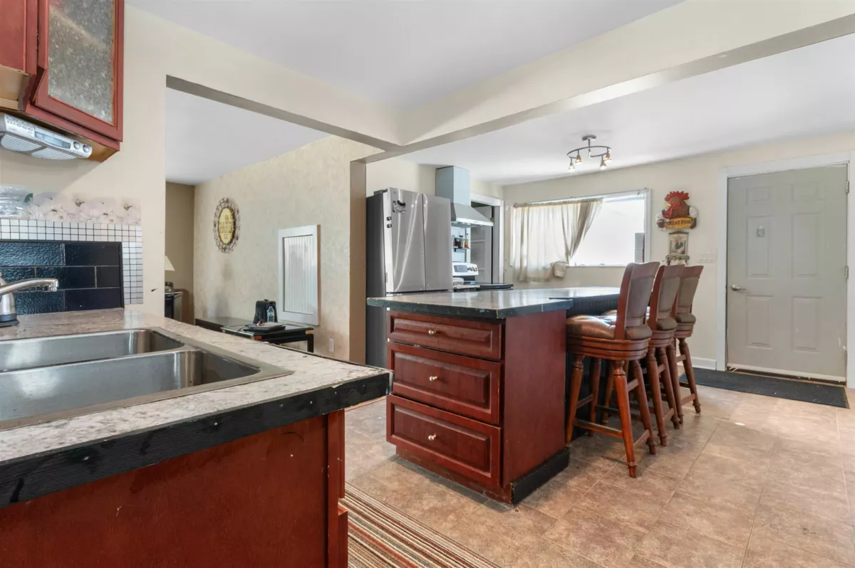 Breakfast Nook Photo of 586 6th Avenue, Hope, BC