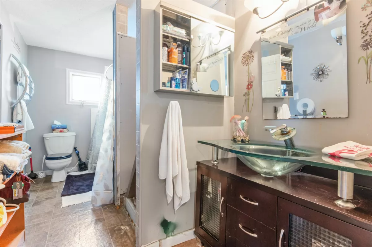 Entry Foyer Photo of 586 6th Avenue, Hope, BC