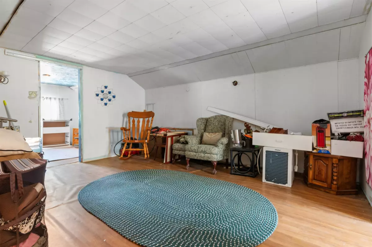 Guest Bathroom Photo of 586 6th Avenue, Hope, BC