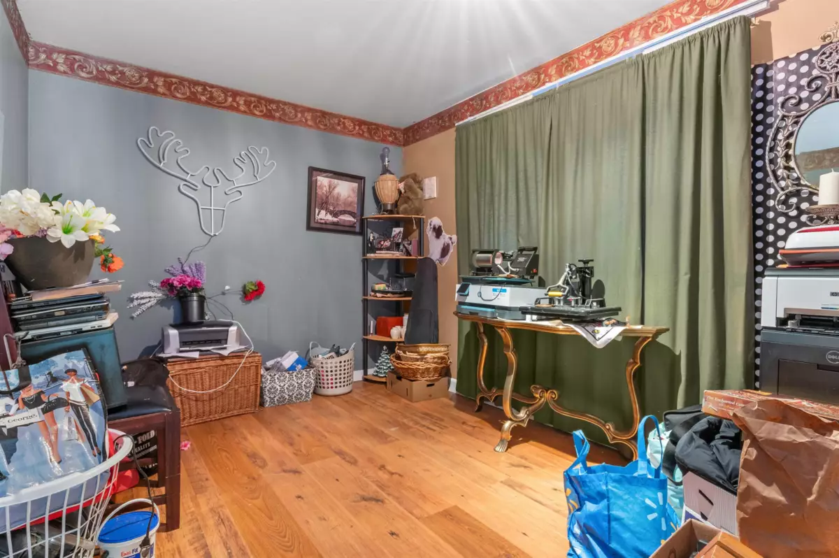 Hallway Photo of 586 6th Avenue, Hope, BC