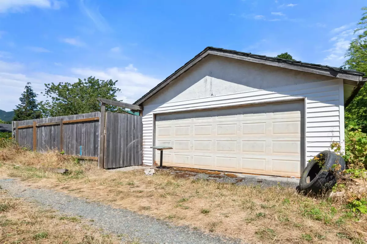 Outdoor Deck Photo of 586 6th Avenue, Hope, BC