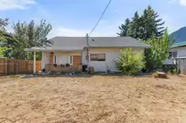 586 6th Avenue, Hope, BC