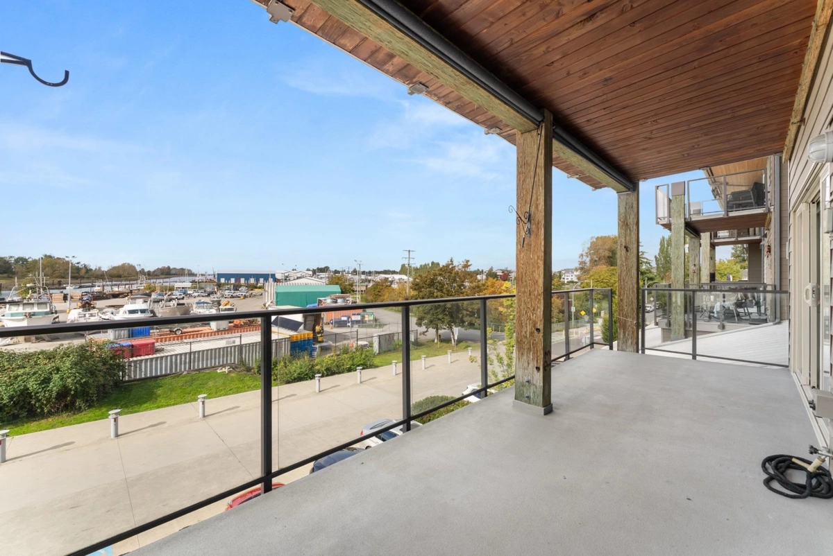 Front Yard Photo of 209 6160 London Road, Richmond, BC