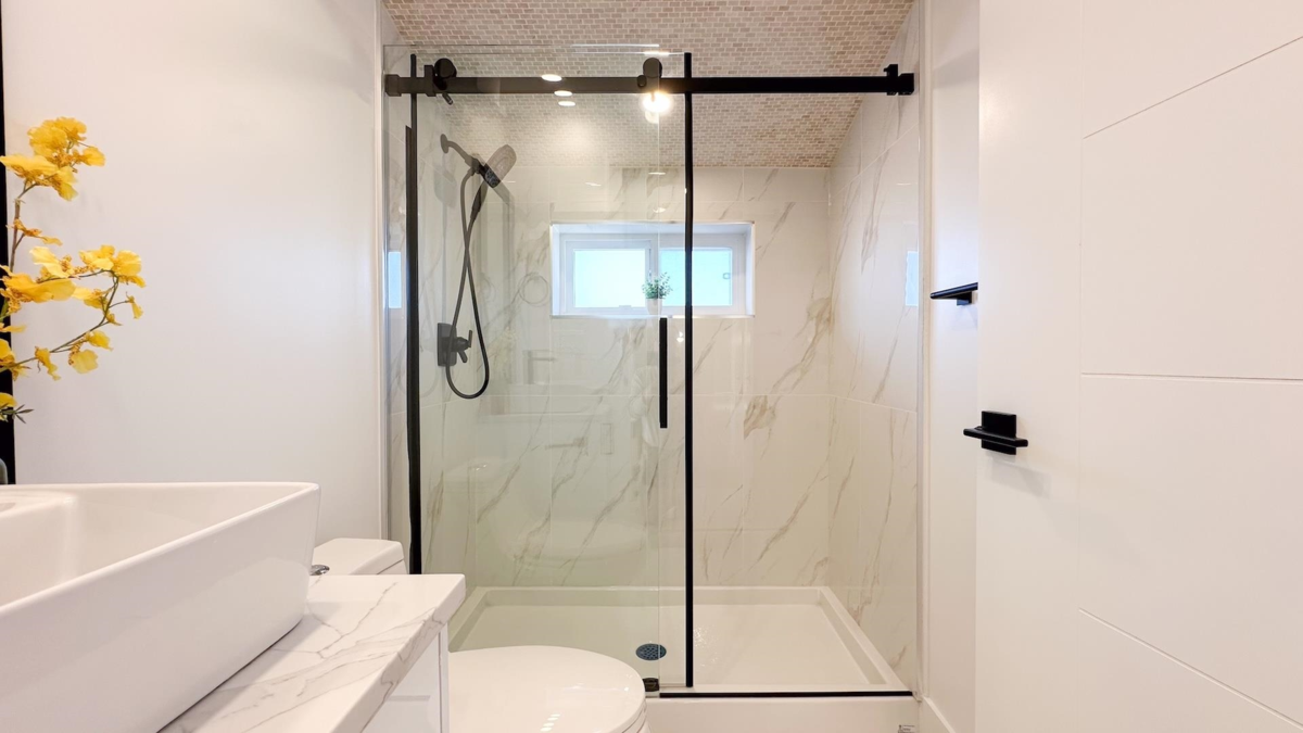 Entry Foyer Photo of 2723 Turner Street, Vancouver, BC