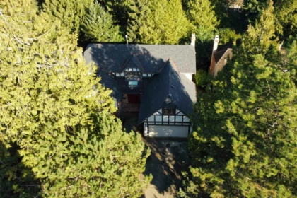 Playground / Recreational Area Near 5162 Alderfeild Place, West Vancouver, BC