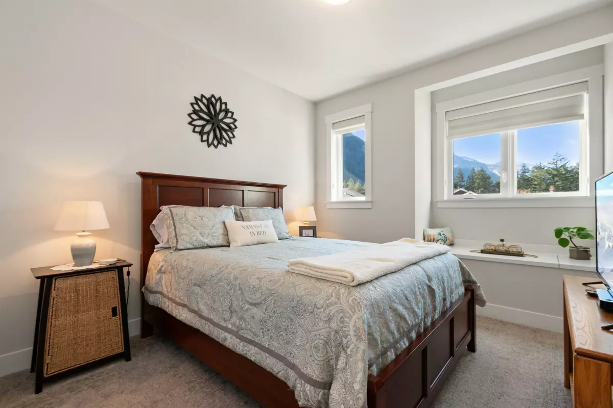 Basement Recreation Room Photo of 21002 Swallow Place, Hope, BC