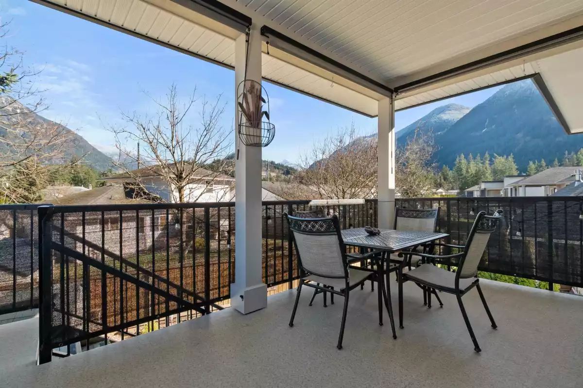Guest Bathroom Photo of 21002 Swallow Place, Hope, BC