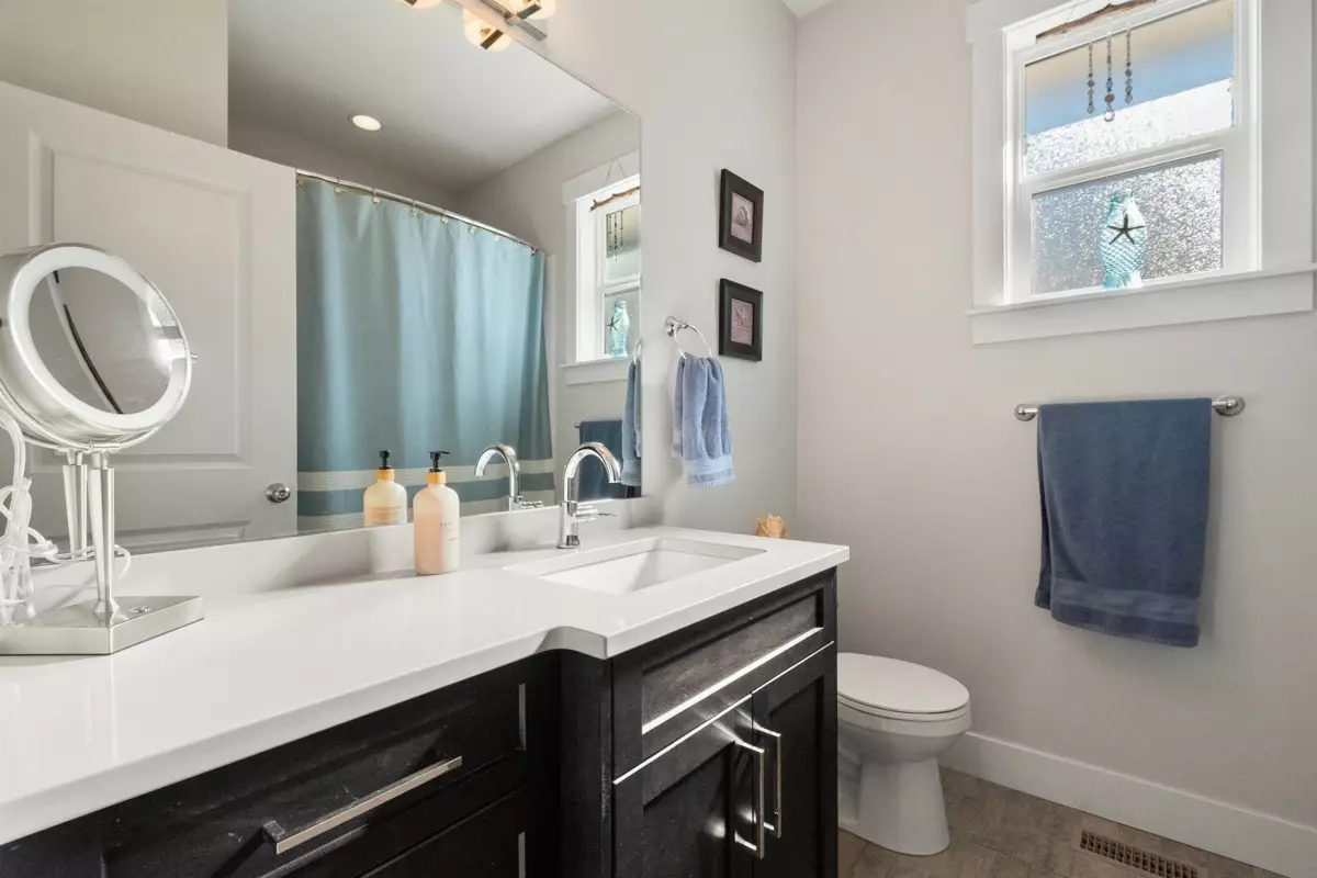 Laundry Room Photo of 21002 Swallow Place, Hope, BC