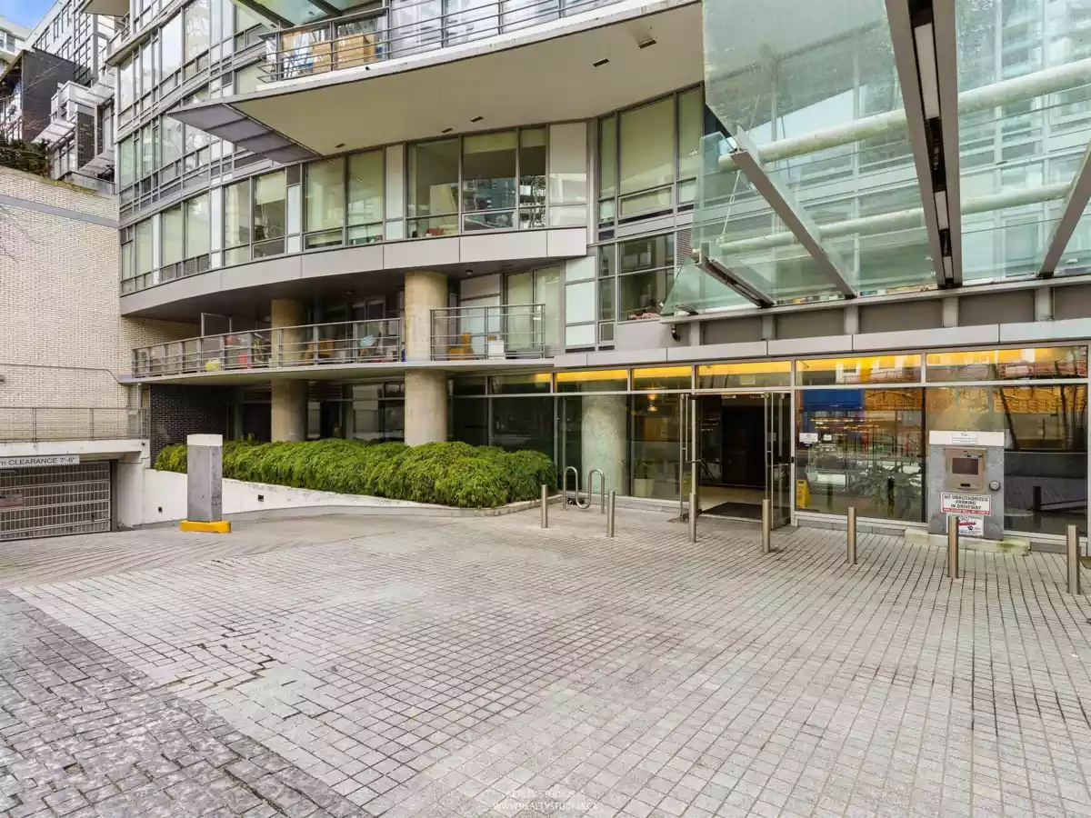 Backyard Photo of 3305 1283 Howe Street, Vancouver, BC