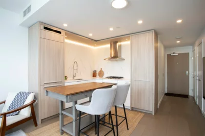 1103 15165 Thrift Avenue, White Rock, BC, White Rock — 1 bed apartment/condo for sale