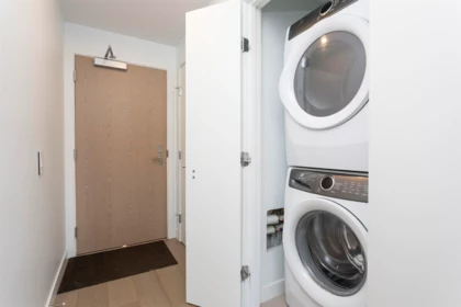Guest Bathroom Photo of 1103 15165 Thrift Avenue, White Rock, BC