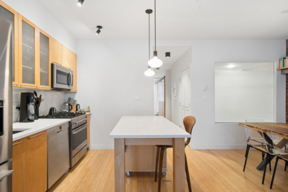 Guest Bathroom Photo of 401 1072 Hamilton Street, Vancouver, BC