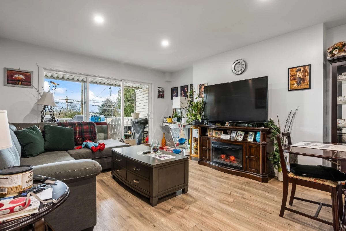 Living Room Photo of 46479 Brooks Avenue, Chilliwack, BC
