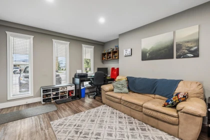 Hallway Photo of 46479 Brooks Avenue, Chilliwack, BC