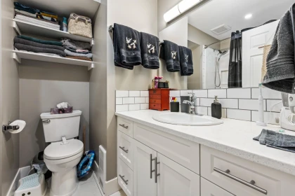 Powder Room Photo of 46479 Brooks Avenue, Chilliwack, BC