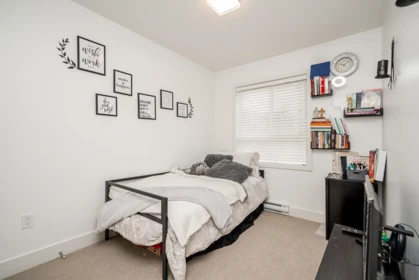 Bedroom 3 Photo of 8 1938 North Parallel Road, Abbotsford, BC