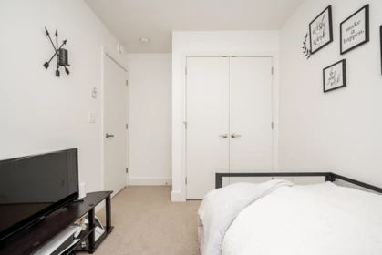 Bedroom 4 Photo of 8 1938 North Parallel Road, Abbotsford, BC