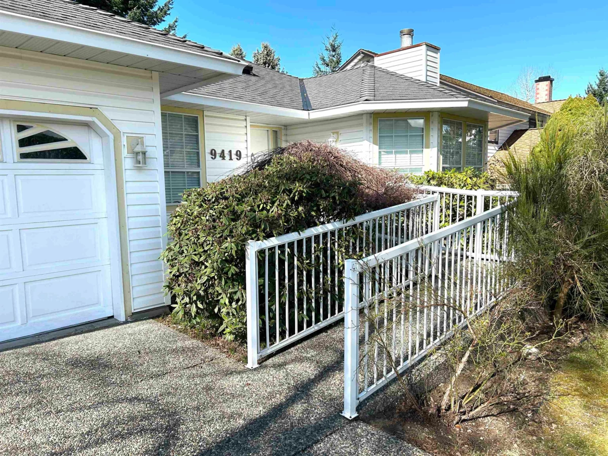 Living Room Photo of 9419 159 Street, Surrey, BC