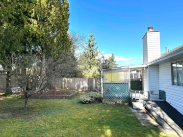 Garden / Landscaping Photo of 9419 159 Street, Surrey, BC