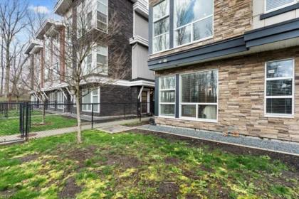 Front Yard Photo of 5 8413 Midtown Way, Chilliwack, BC