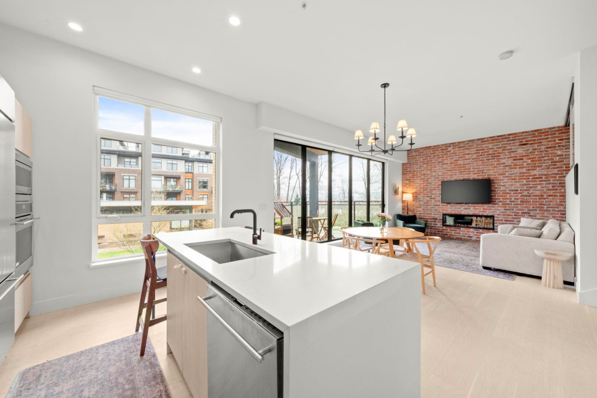 Dining Area Photo of 211 300 Salter Street, New Westminster, BC