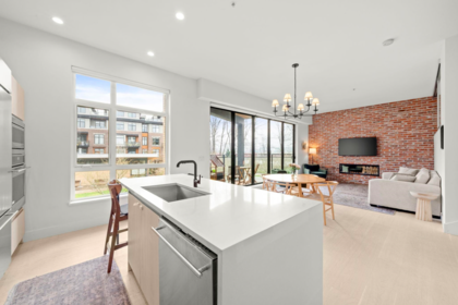 211 300 Salter Street, New Westminster, BC, New Westminster — Apartment/Condo for sale