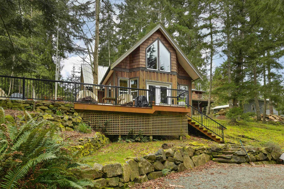 Family Room Photo of 254 Mariners Way, Mayne Island, BC